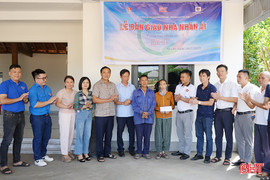 Báo Hà Tĩnh phối hợp bàn giao nhà nhân ái cho gia đình khó khăn