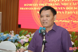 Người cao tuổi Hà Tĩnh tham gia chuyển đổi số, chuyển đổi xanh