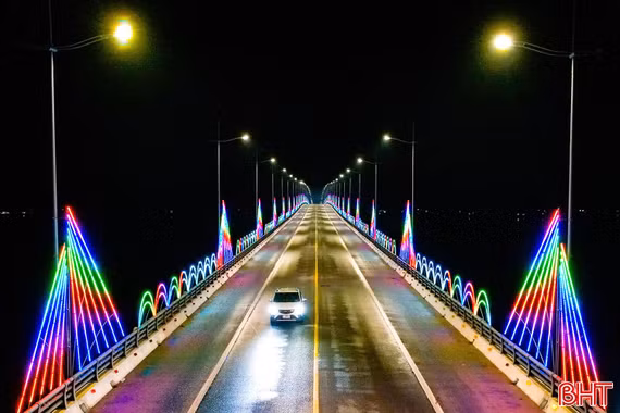 Trước thềm khai trương du lịch biển Hà Tĩnh: Cây cầu 500 tỷ "lên đèn"