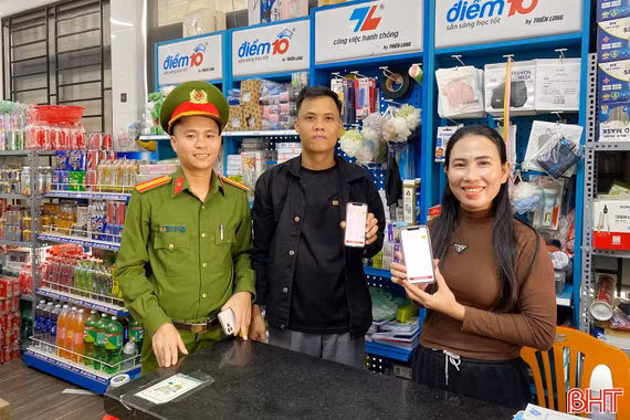 Công an xã “đi từng ngõ, gõ từng nhà” thúc đẩy chuyển đổi số