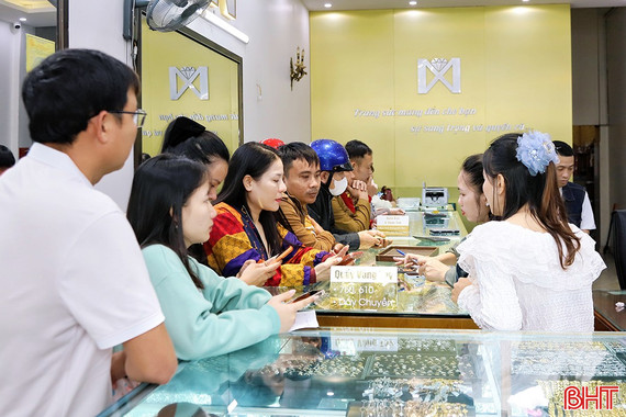 Giá vàng giảm khi chiến sự Mỹ - Iran leo thang: Chủ tiệm ở Hà Tĩnh nói gì?