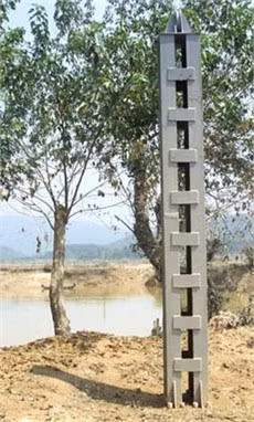 Mấy tấm phà ghép và 2 cột trụ kéo cáp này tiêu tốn của người dân vùng lũ 2 mùa trợ cấp lũ lụt, đang có nguy cơ bỏ phí!