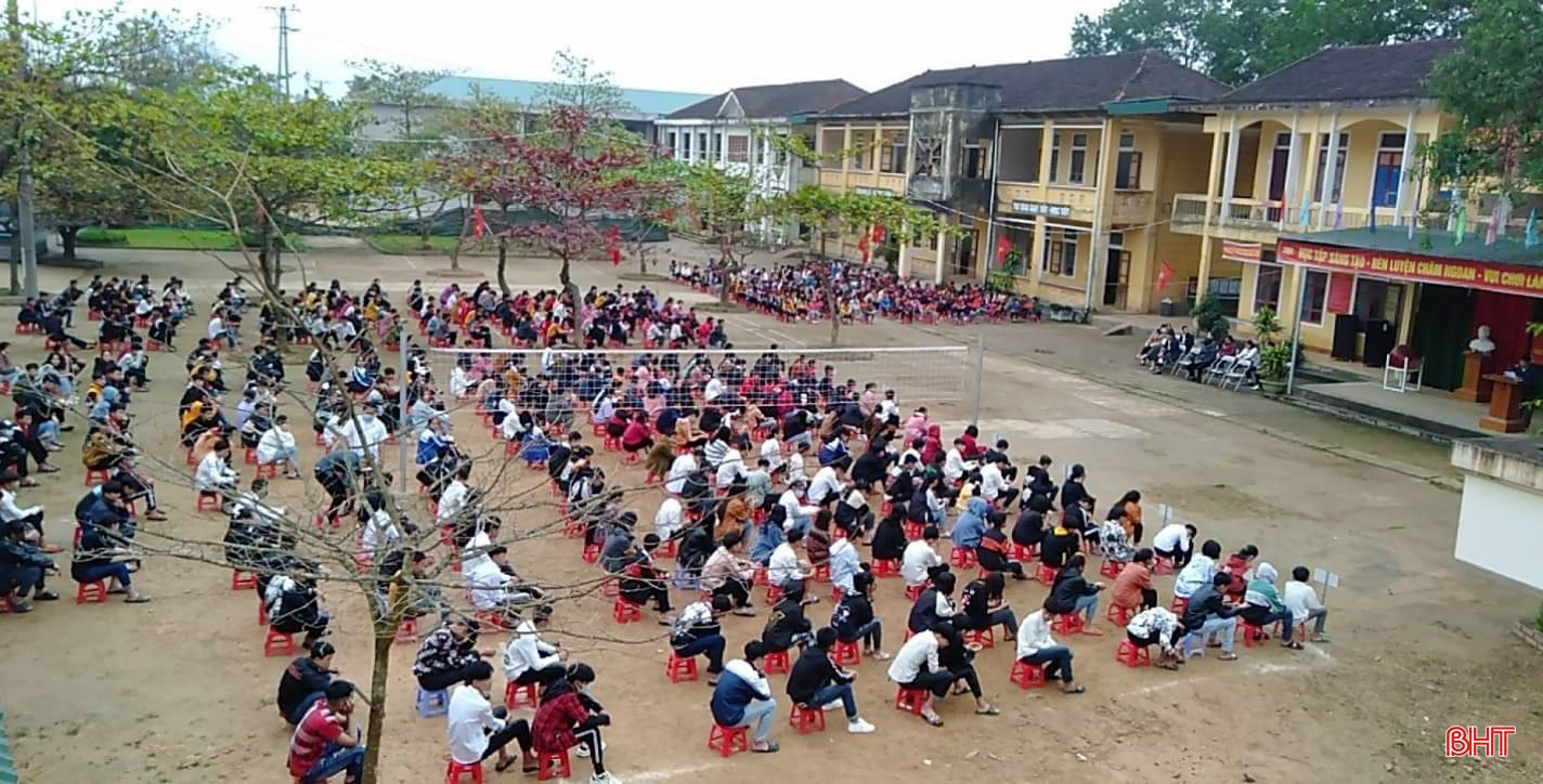 Vinh quang sứ mệnh “trồng người” (bài 2): “Người mẹ” của học sinh ở những vùng khó khăn
