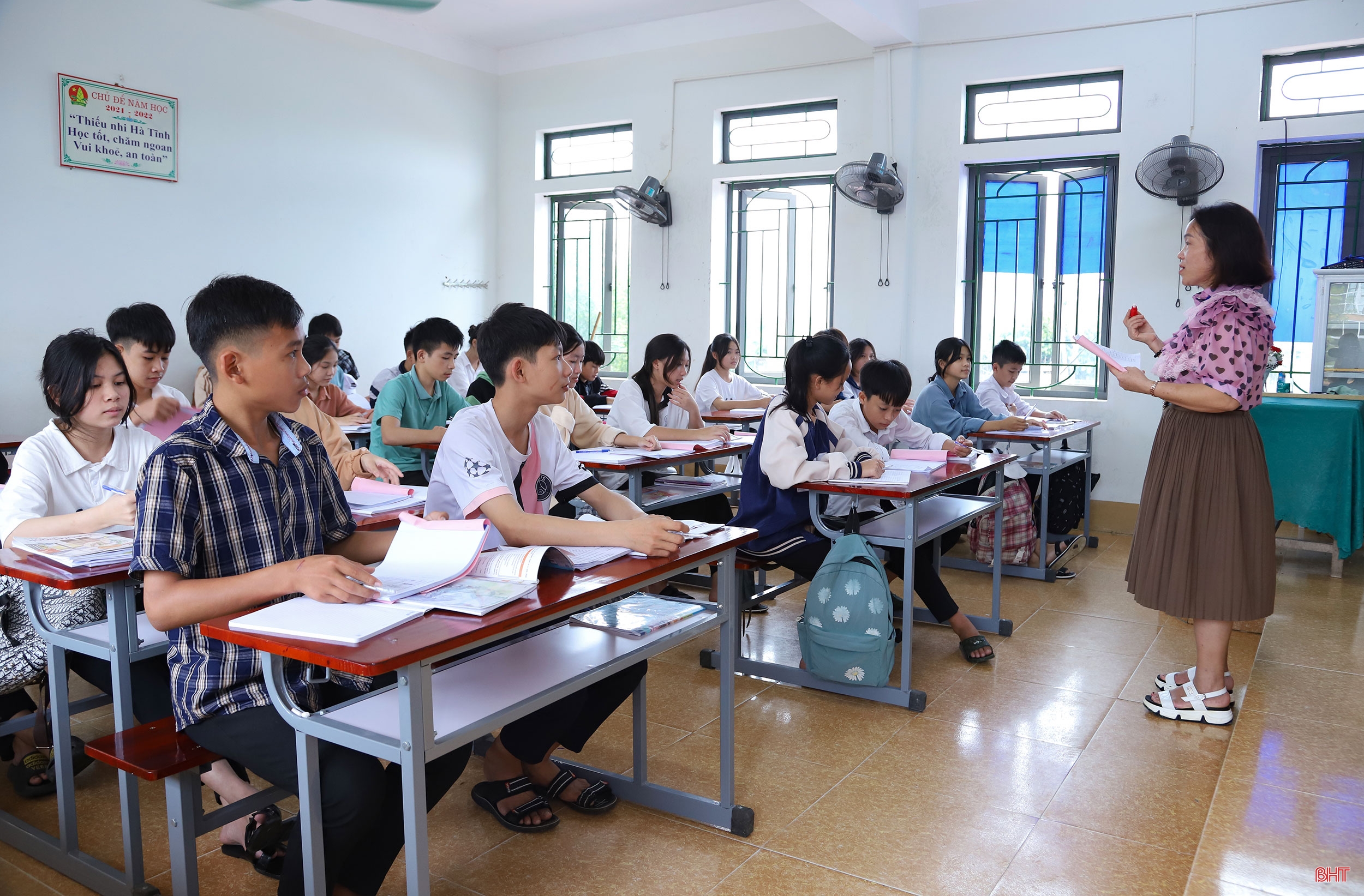 Vinh quang sứ mệnh “trồng người” (bài 2): “Người mẹ” của học sinh ở những vùng khó khăn