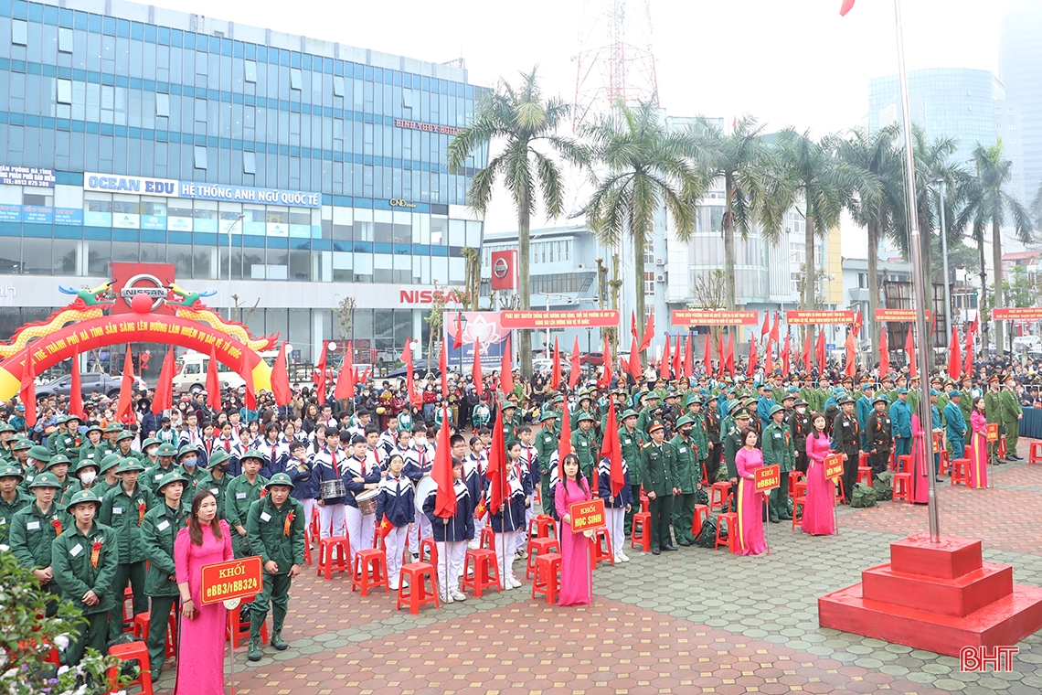 Lãnh đạo Hà Tĩnh, Bộ Quốc phòng dự lễ giao nhận quân tại các địa phương