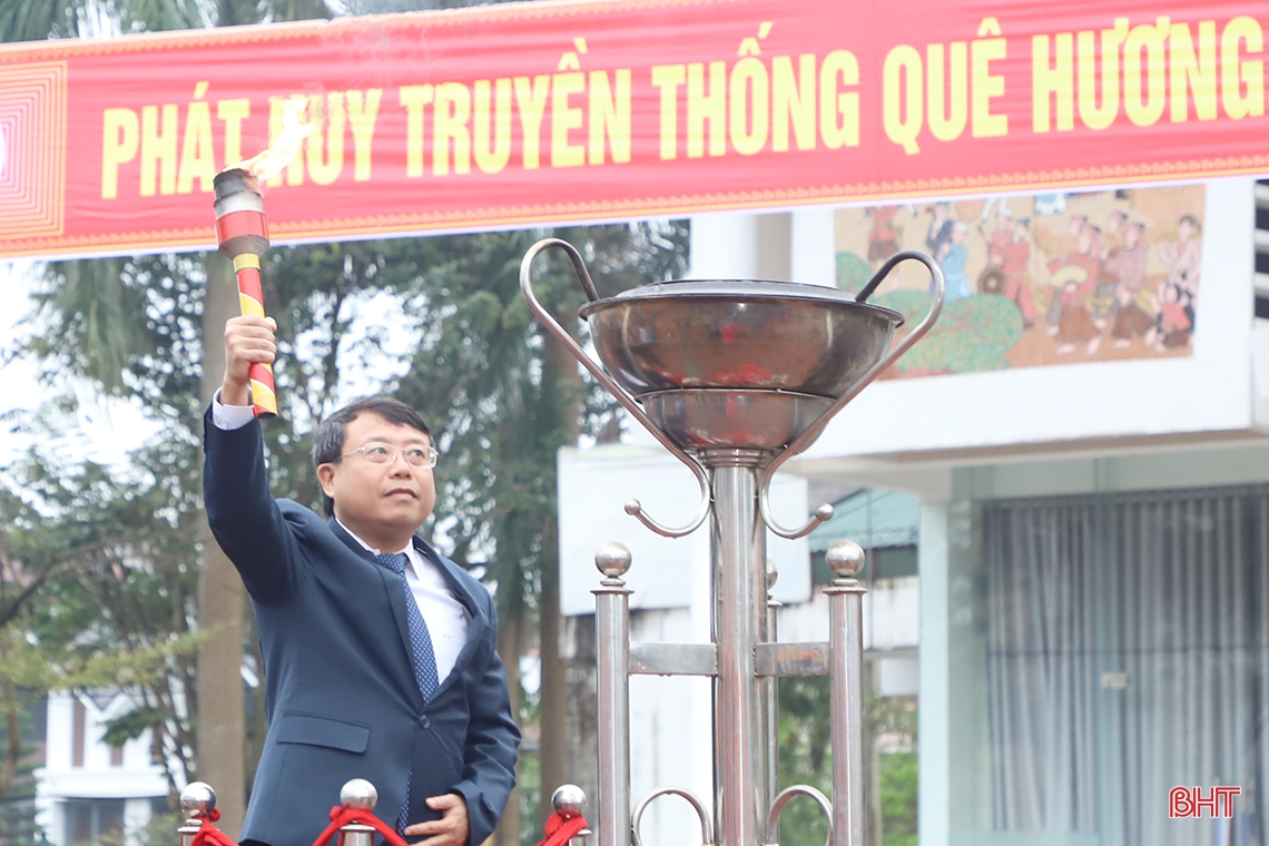 Lãnh đạo Hà Tĩnh, Bộ Quốc phòng dự lễ giao nhận quân tại các địa phương
