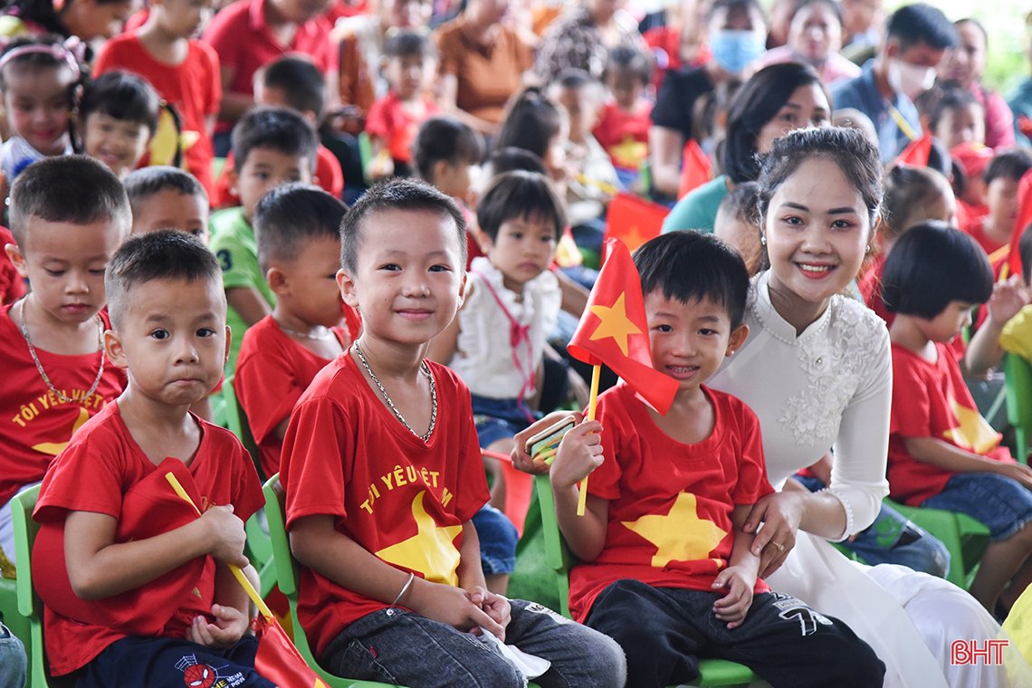 Hơn 350 ngàn giáo viên, học sinh Hà Tĩnh náo nức khai trường