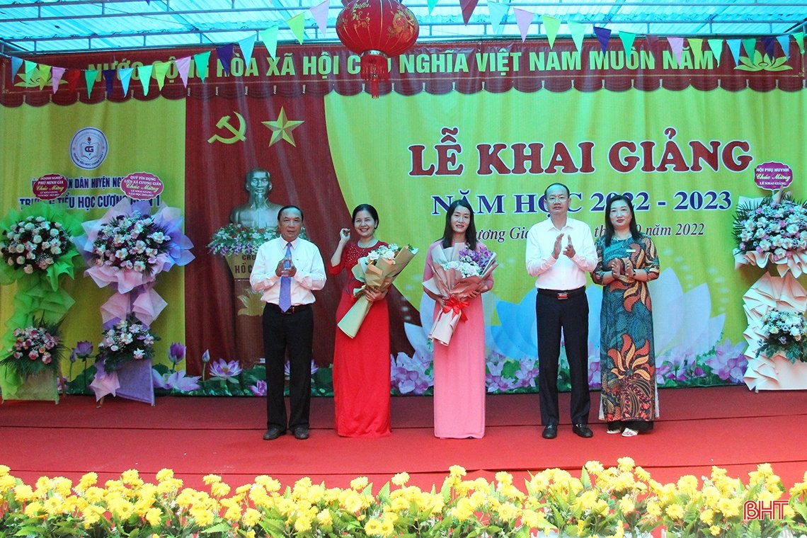 Lãnh đạo Hà Tĩnh chung vui lễ khai giảng năm học mới 2022 - 2023