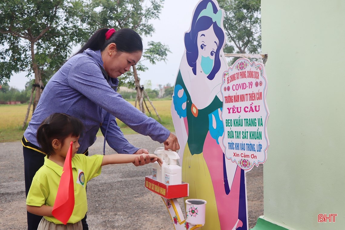 Hơn 350 ngàn giáo viên, học sinh Hà Tĩnh náo nức khai trường