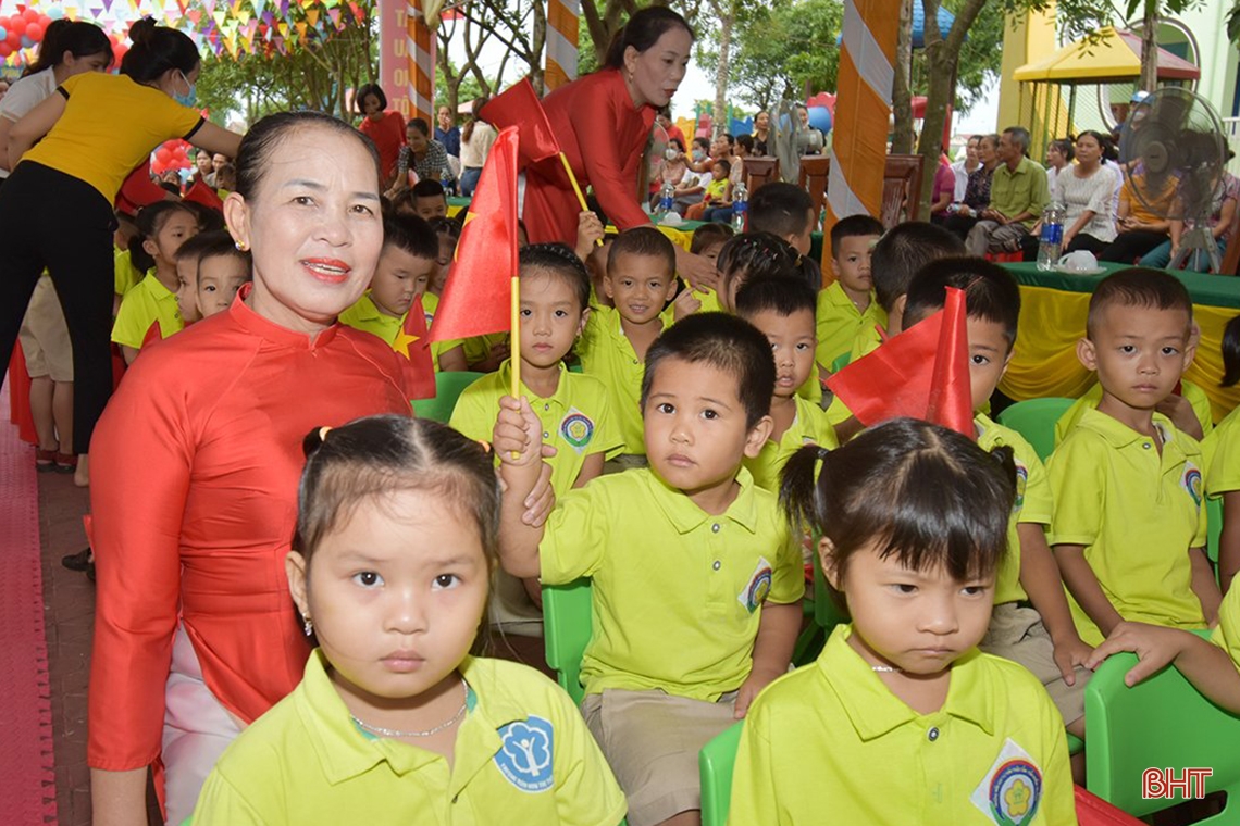 Hơn 350 ngàn giáo viên, học sinh Hà Tĩnh náo nức khai trường