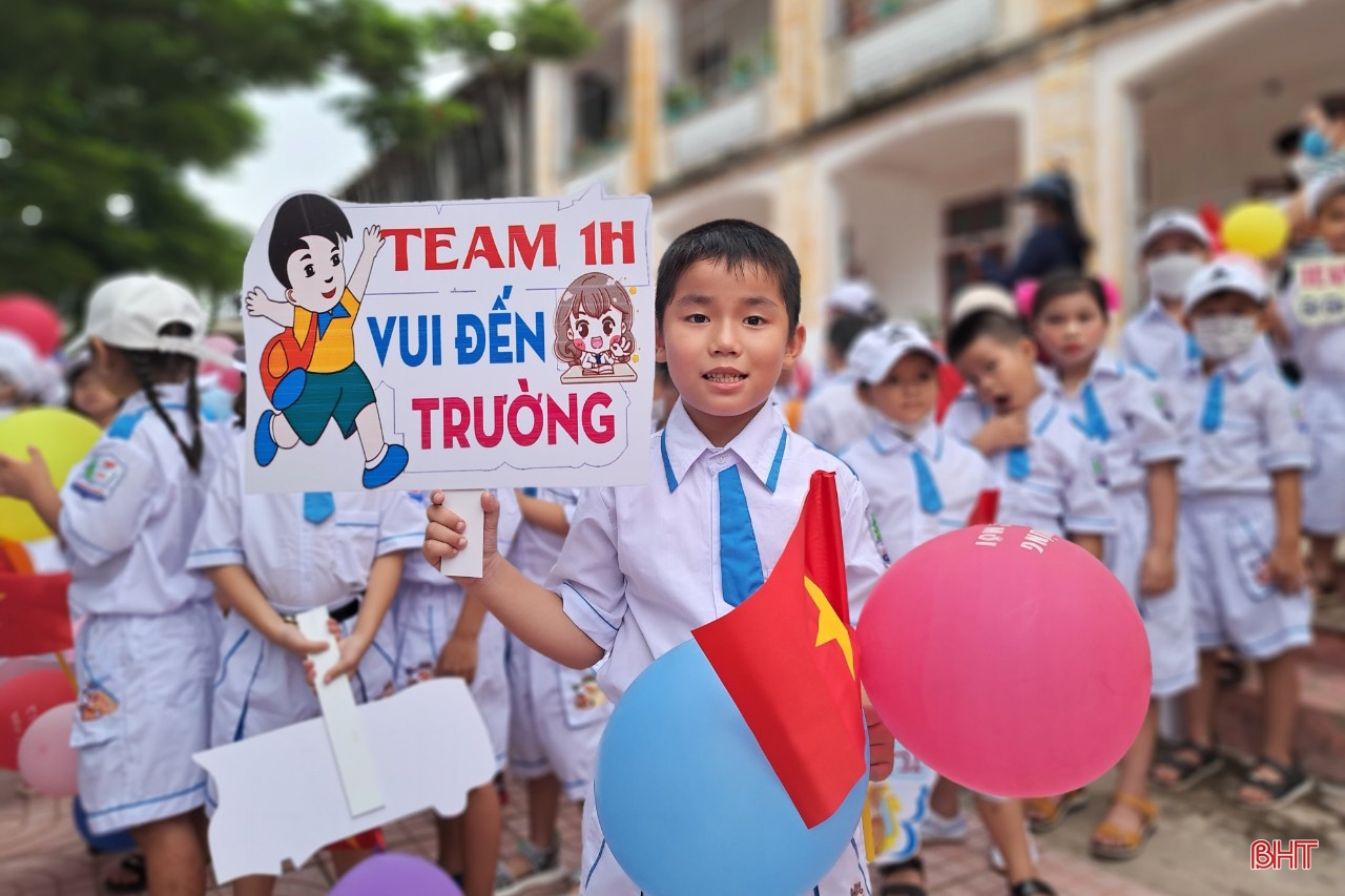 Hơn 350 ngàn giáo viên, học sinh Hà Tĩnh náo nức khai trường