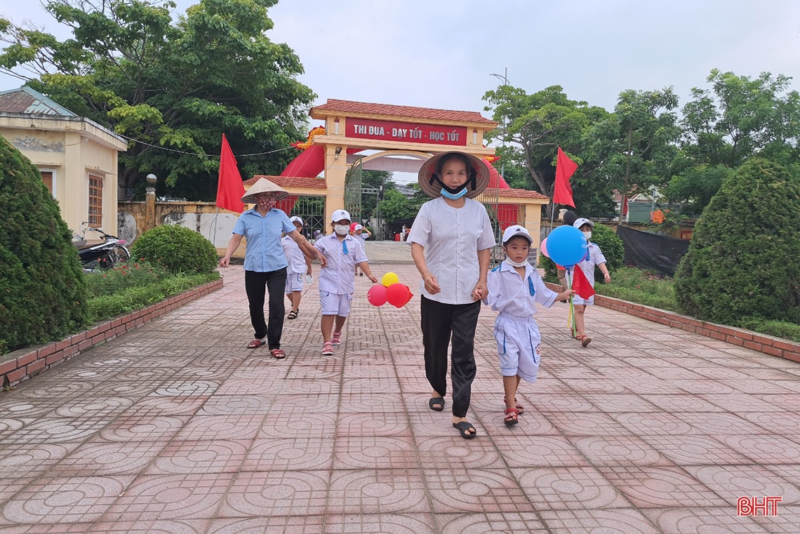 Hơn 350 ngàn giáo viên, học sinh Hà Tĩnh náo nức khai trường