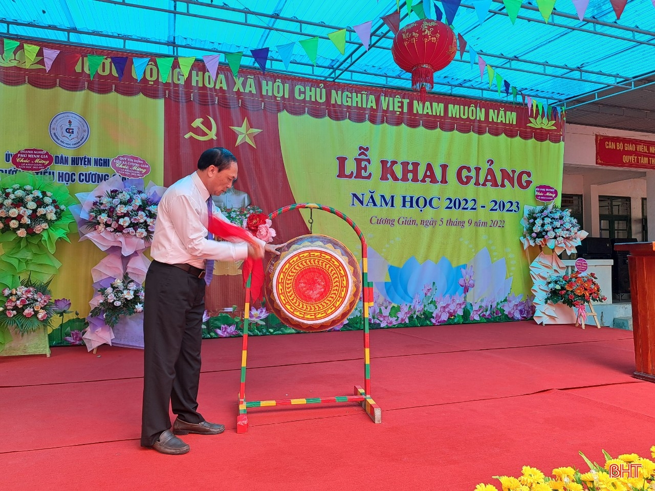 Lãnh đạo Hà Tĩnh chung vui lễ khai giảng năm học mới 2022 - 2023