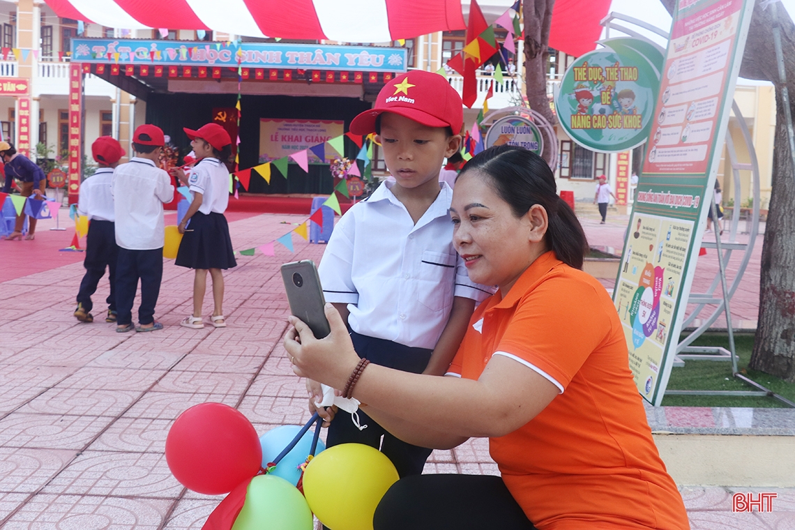 Hơn 350 ngàn giáo viên, học sinh Hà Tĩnh náo nức khai trường