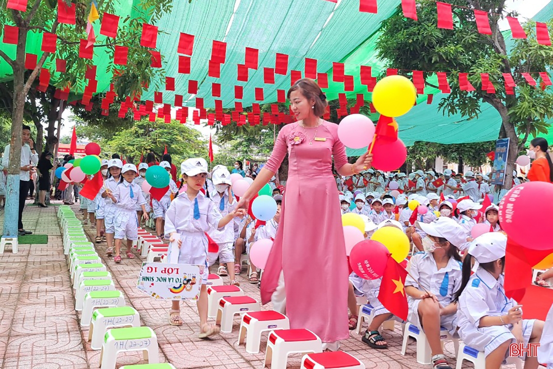 Hơn 350 ngàn giáo viên, học sinh Hà Tĩnh náo nức khai trường