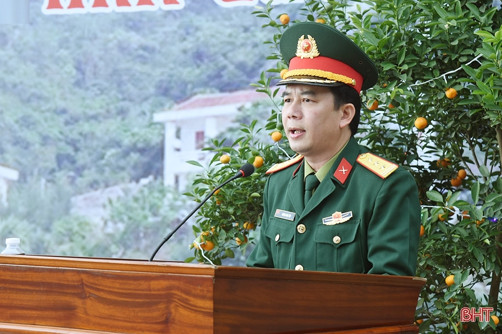 Lãnh đạo Hà Tĩnh chúc tết cán bộ, chiến sỹ đảo Sơn Dương