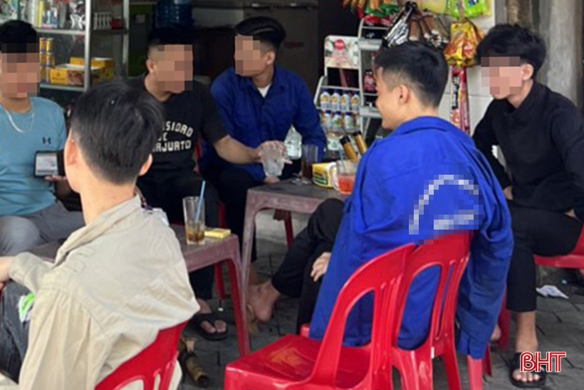 Hiểm hoạ khôn lường từ việc hút thuốc lá điện tử trong giới trẻ Hà Tĩnh