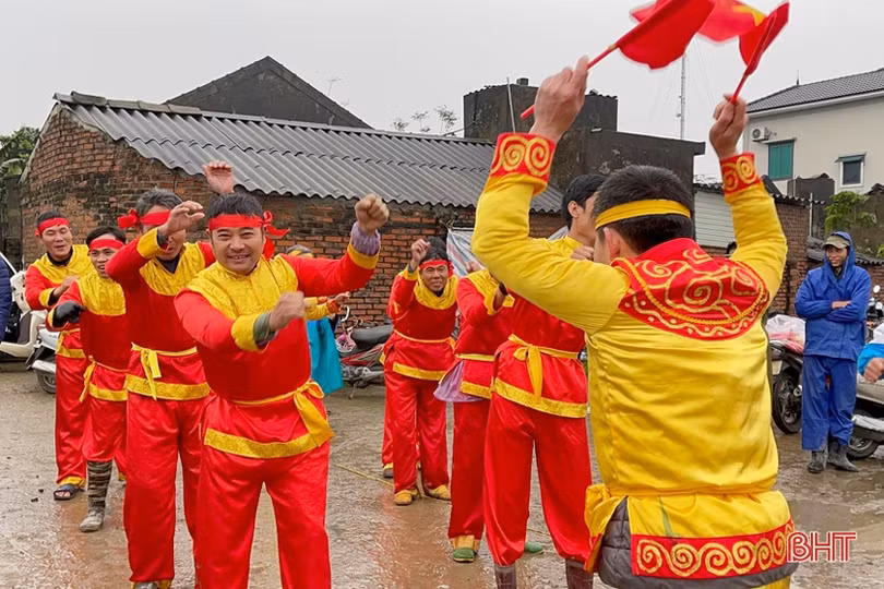 Sôi động lễ hội đua thuyền của người dân ven đô TP Hà Tĩnh