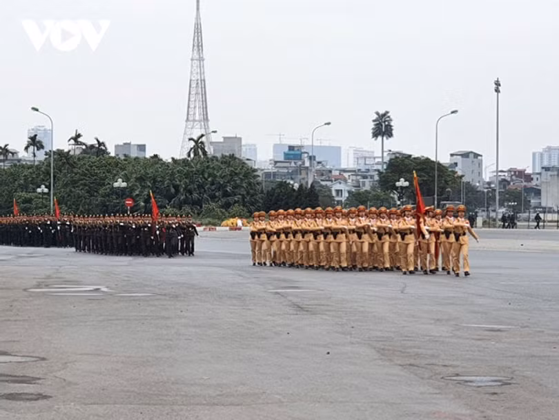 Thường trực Ban Bí thư Trần Quốc Vượng dự lễ xuất quân và diễn tập bảo vệ Đại hội Đảng 13