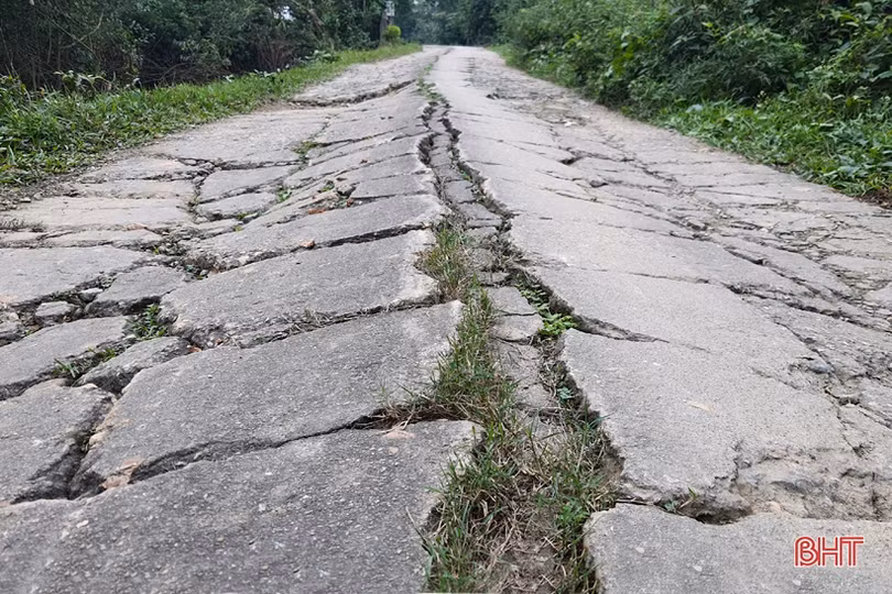 Đường trục chính xuống cấp, thôn khó xây dựng khu dân cư kiểu mẫu