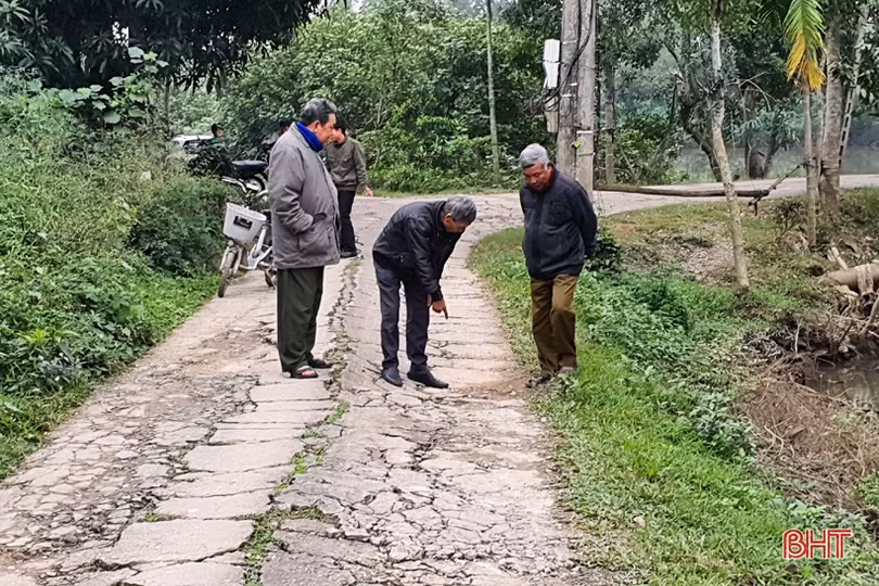 Đường trục chính xuống cấp, thôn khó xây dựng khu dân cư kiểu mẫu