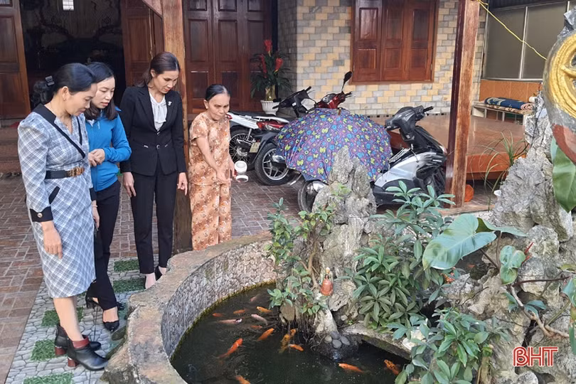 Người dân huyện Kỳ Anh hãnh diện khi được gắn biển “Nhà sạch vườn đẹp”