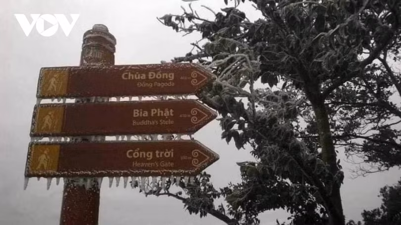 Băng giá phủ trắng trên đỉnh Mẫu Sơn, Yên Tử, Phja Oắc
