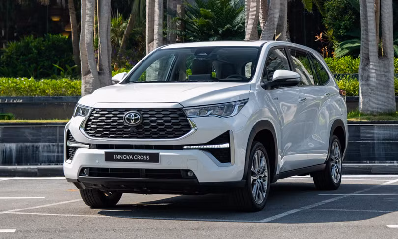 Toyota Innova Cross ra mắt, giá từ 810 triệu đồng