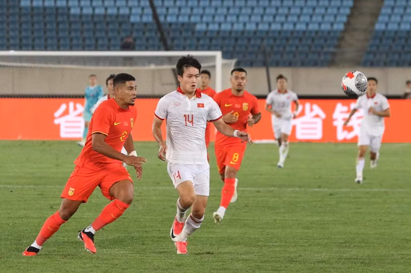 Tiến Linh nhận thẻ đỏ, đội tuyển Việt Nam thua Trung Quốc