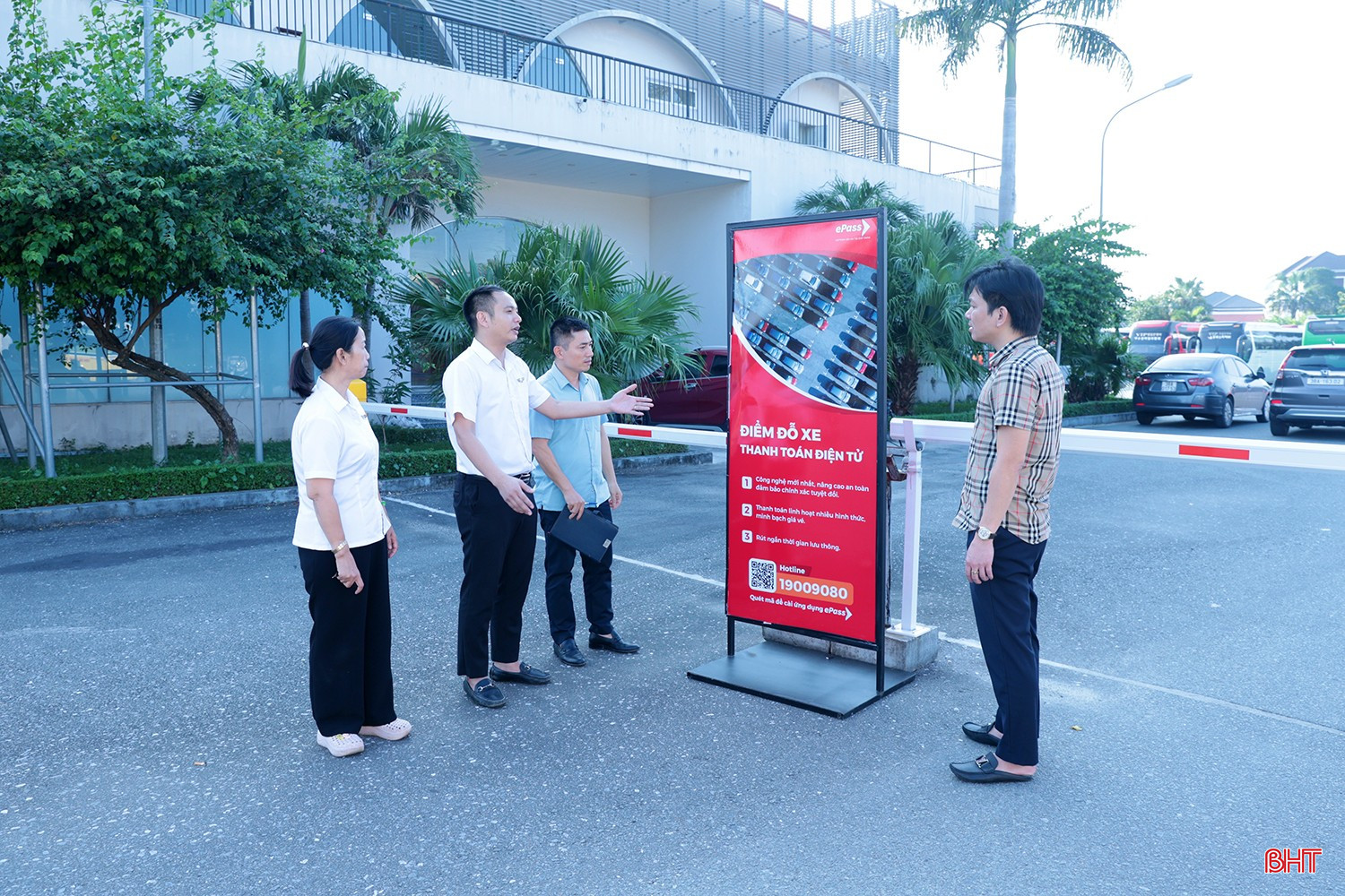 bqbht_br_thu-ve-xe-khong-dung-tien-mat-o-ha-tinh-5a.jpg