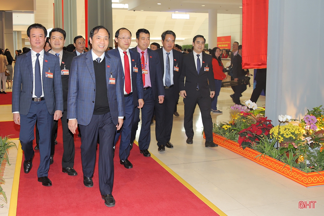 Đại hội XIII của Đảng tiếp tục thảo luận văn kiện và nghe báo cáo công tác nhân sự