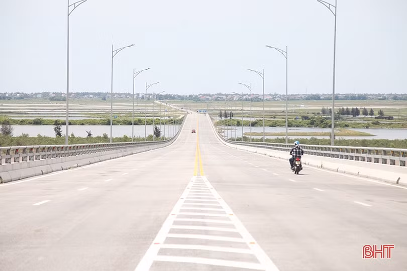 Hà Tĩnh dự kiến phối hợp Nghệ An đầu tư hệ thống chiếu sáng, đèn trang trí cầu Cửa Hội