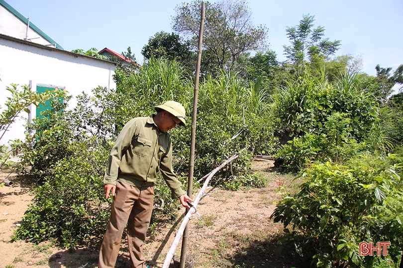Kênh sau tràn xả lũ hồ Đồng Ván sạt lở nghiêm trọng, “uy hiếp” nhiều nhà dân!