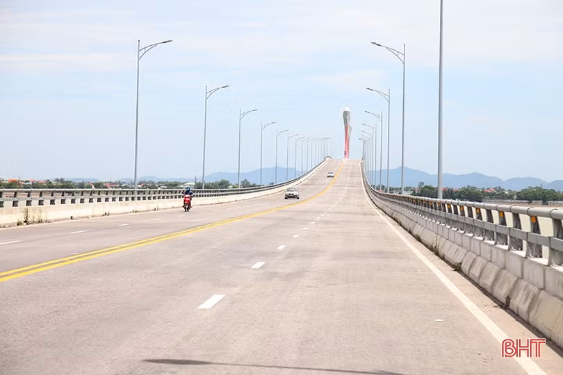 Hà Tĩnh dự kiến phối hợp Nghệ An đầu tư hệ thống chiếu sáng, đèn trang trí cầu Cửa Hội