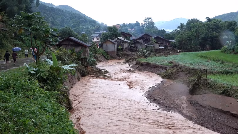 Lũ kinh hoàng tàn phá 60 ngôi làng ở 2 tỉnh miền Bắc Lào