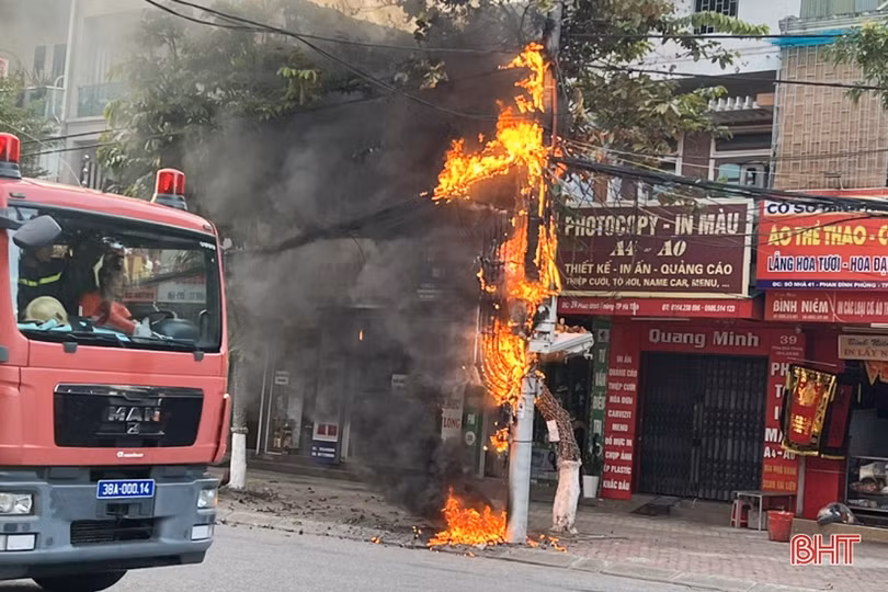 Cháy cột điện ở TP Hà Tĩnh
