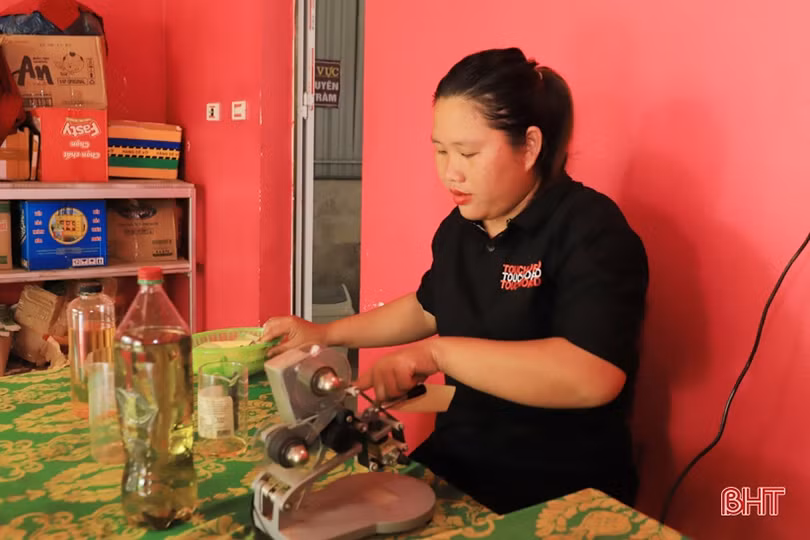 Cô dâu xứ Huế xây dựng 2 sản phẩm tinh dầu đạt OCOP 3 sao của Hà Tĩnh