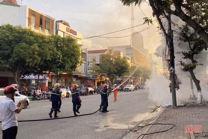 Cháy cột điện ở TP Hà Tĩnh