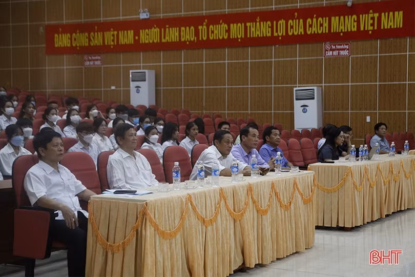 Can Lộc tuyên dương học sinh đạt thành tích xuất sắc trong Kỳ thi tốt nghiệp THPT 2022