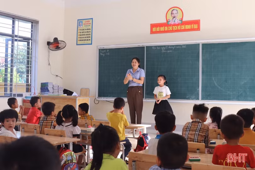 Học sinh lớp 1 ở Hà Tĩnh náo nức ngày tựu trường