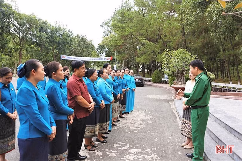 Phụ nữ Hà Tĩnh góp phần tô thắm thêm tình hữu nghị Việt - Lào