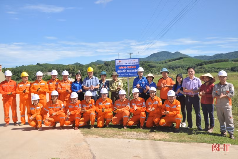 Đoàn Thanh niên Điện lực Hà Tĩnh hỗ trợ xã Điền Mỹ xây dựng nông thôn mới