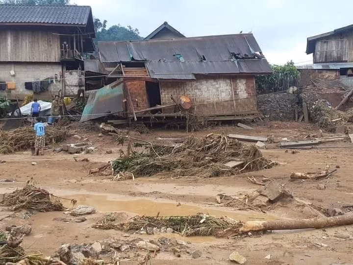 Lũ kinh hoàng tàn phá 60 ngôi làng ở 2 tỉnh miền Bắc Lào