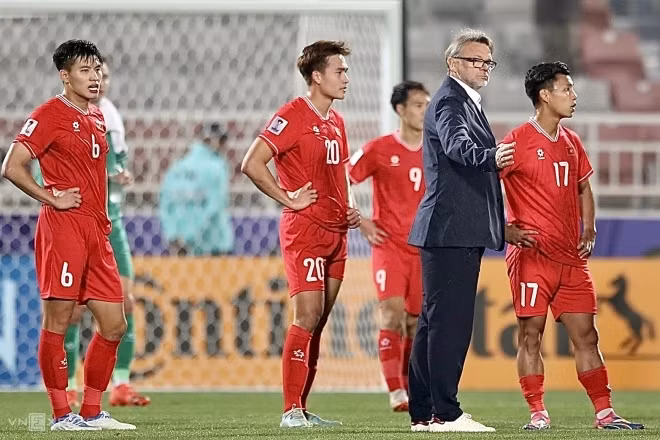 Việt Nam nguy cơ rớt khỏi top 100 FIFA