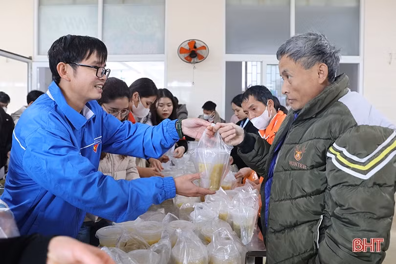 Nhiều hoạt động thiết thực hỗ trợ học sinh nghèo, gia đình chính sách