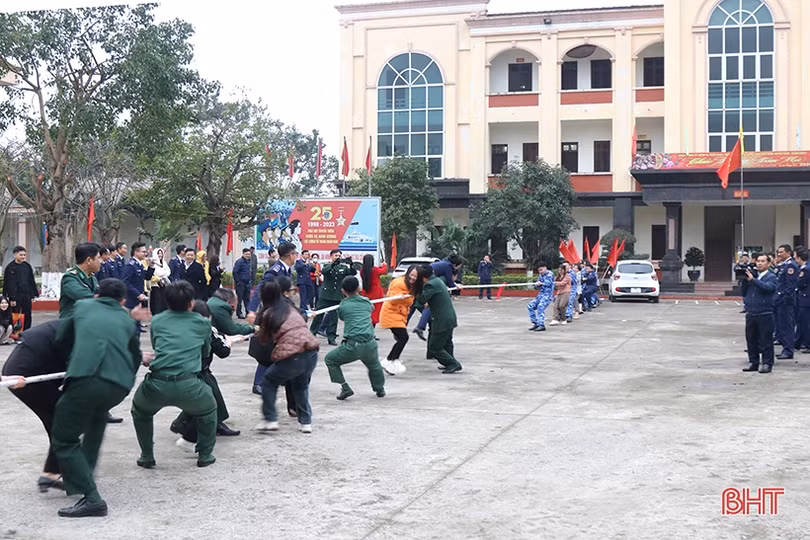 Ấm áp chương trình vui tết quân đội, thắm tình dân quân ở Nghi Xuân
