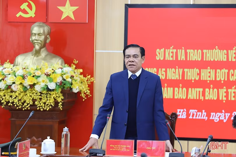 Tặng bằng khen cho các tập thể xuất sắc trong đấu tranh phòng, chống tội phạm