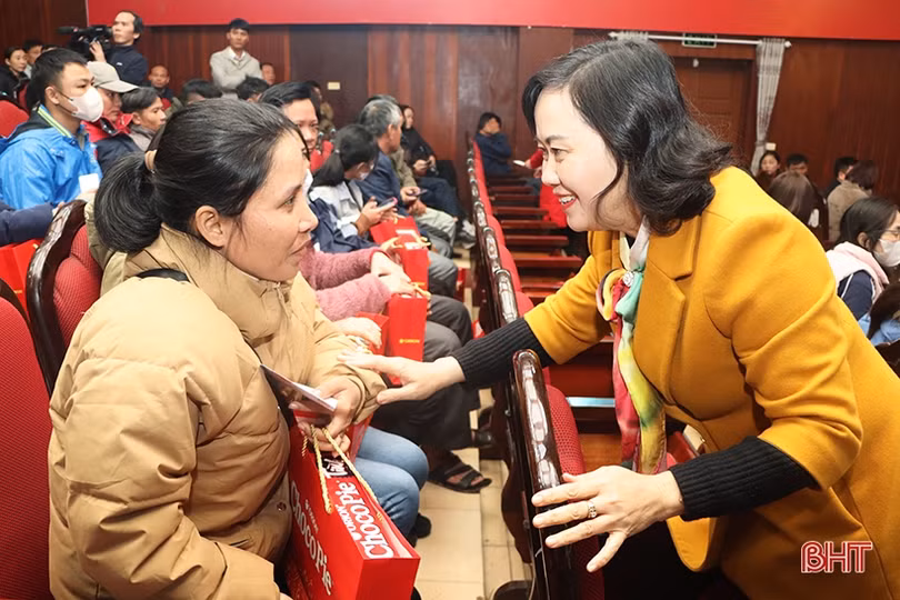 Ấm áp “Tết sum vầy - Xuân chia sẻ” cho người lao động tại các địa phương