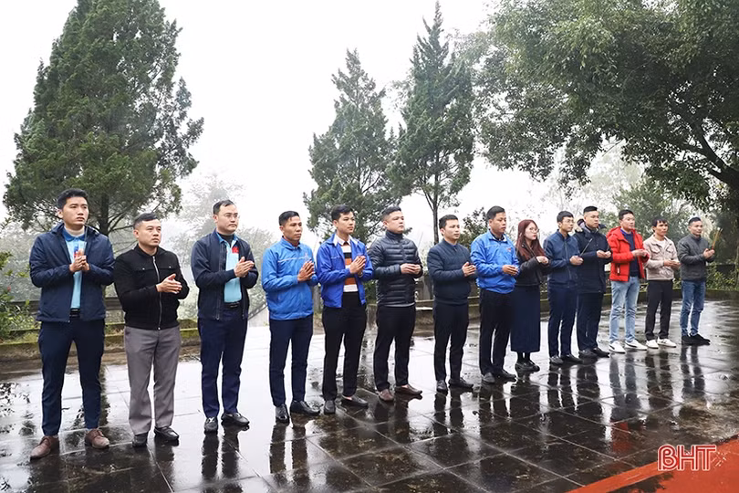 Sở Tài chính và các ngân hàng tặng quà tết cho hoàn cảnh khó khăn