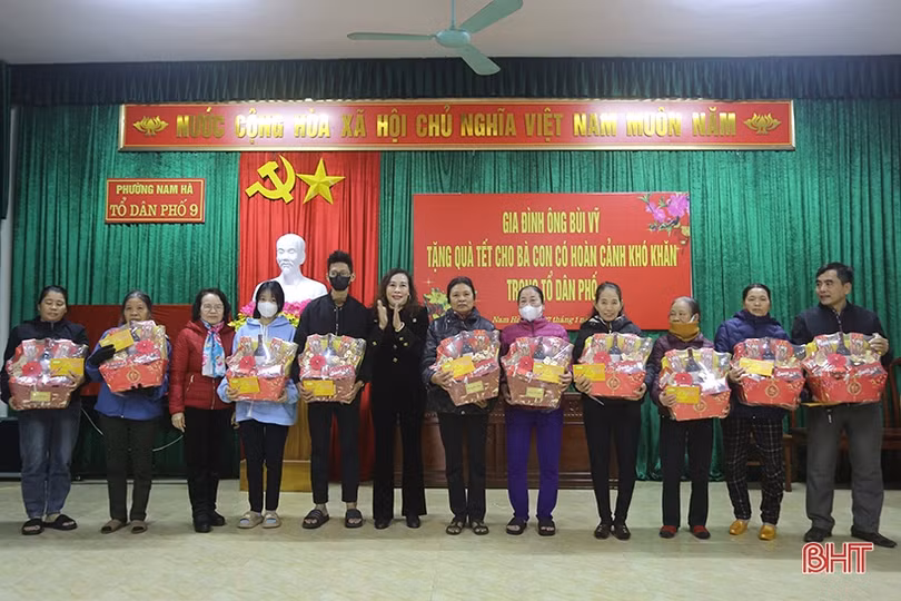 Công ty TNHH MTV Thanh Tùng 2 trao 100 suất quà tết cho hoàn cảnh khó khăn